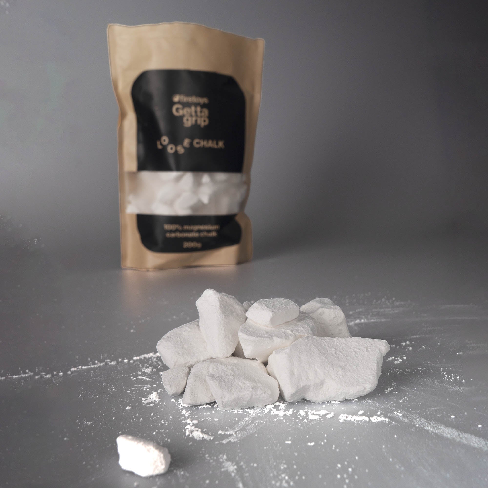 Firetoys Getta Grip Loose chalk 200g spilling chalk dark grey background
